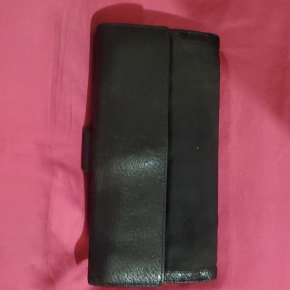 Authentic GUCCI WALLET* - Picture 9 of 13